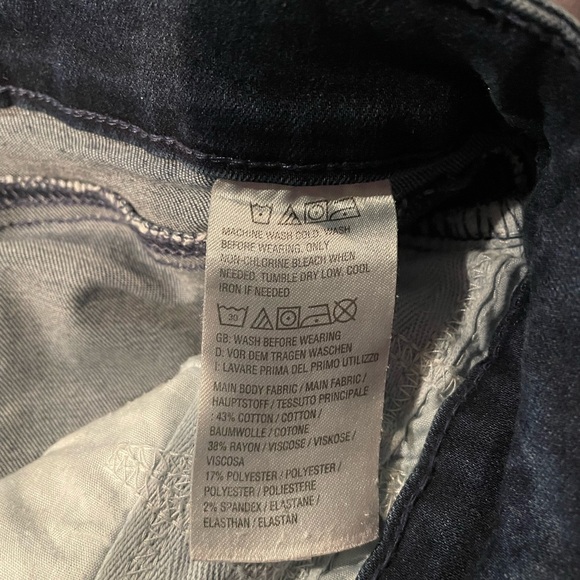 Women with Control jeans - Picture 4 of 5